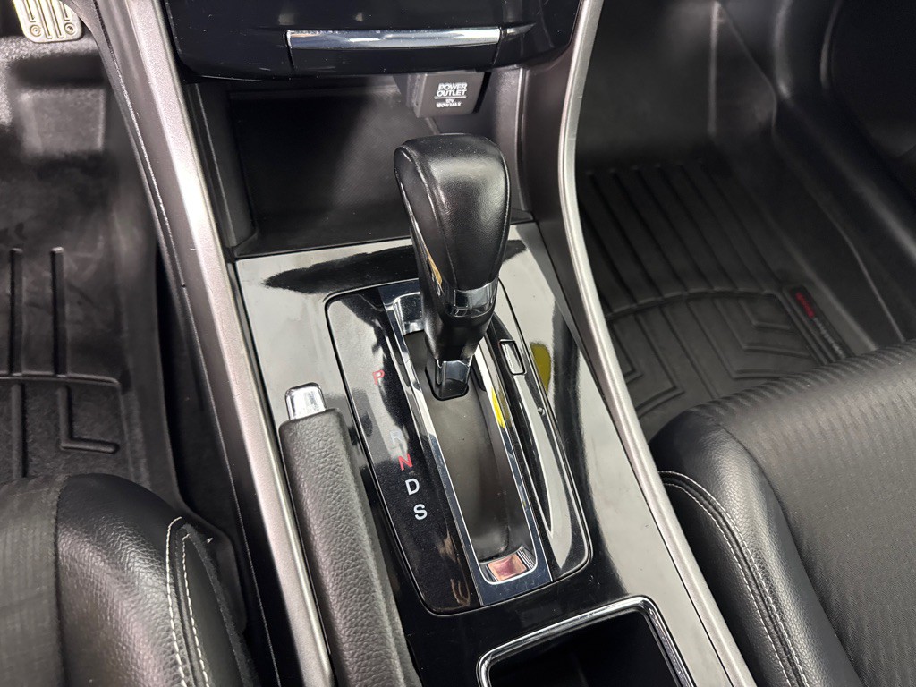 2017 Honda Accord Image 19