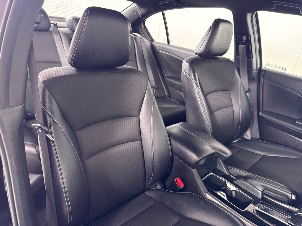 2017 Honda Accord Image 25