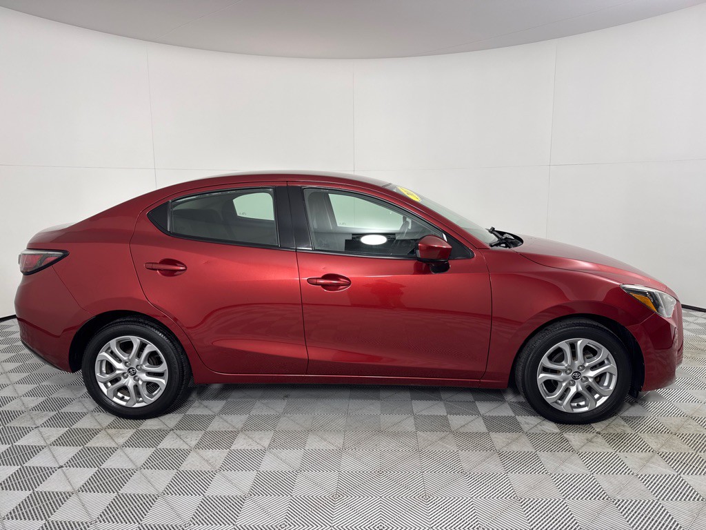 2017 Toyota Yaris Image 4