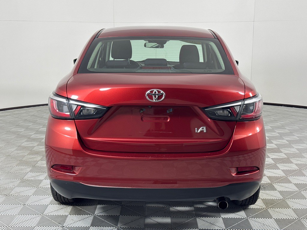 2017 Toyota Yaris Image 6