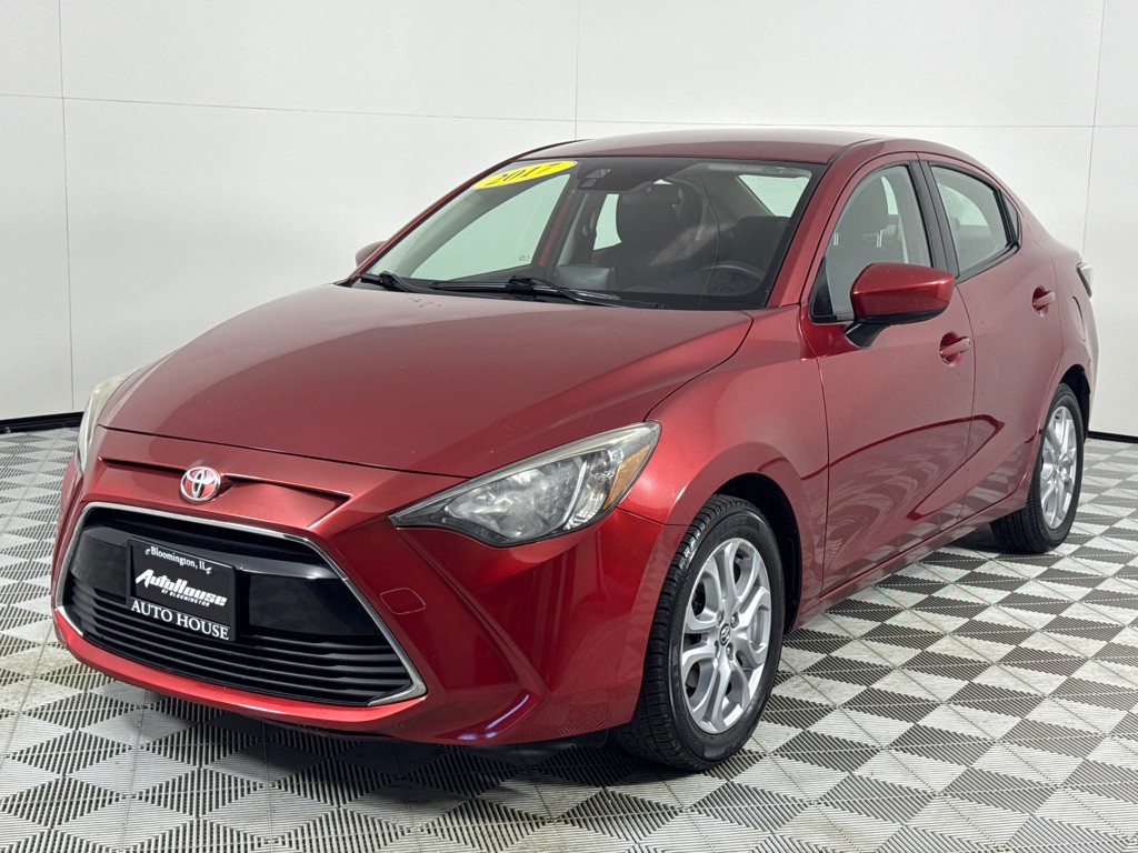 2017 Toyota Yaris Image 8