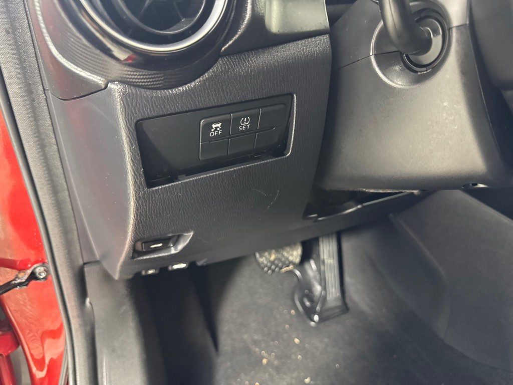 2017 Toyota Yaris Image 13