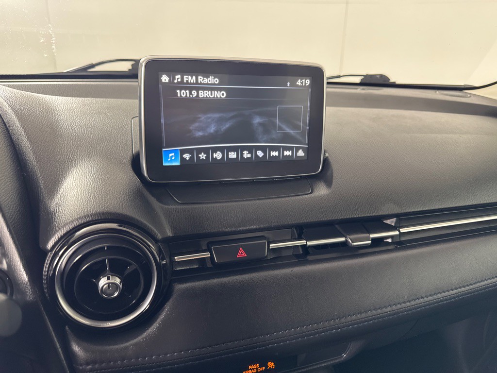 2017 Toyota Yaris Image 15