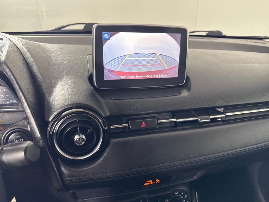 2017 Toyota Yaris Image 16