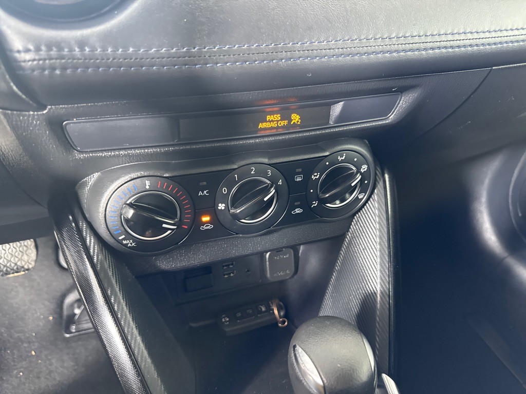 2017 Toyota Yaris Image 17