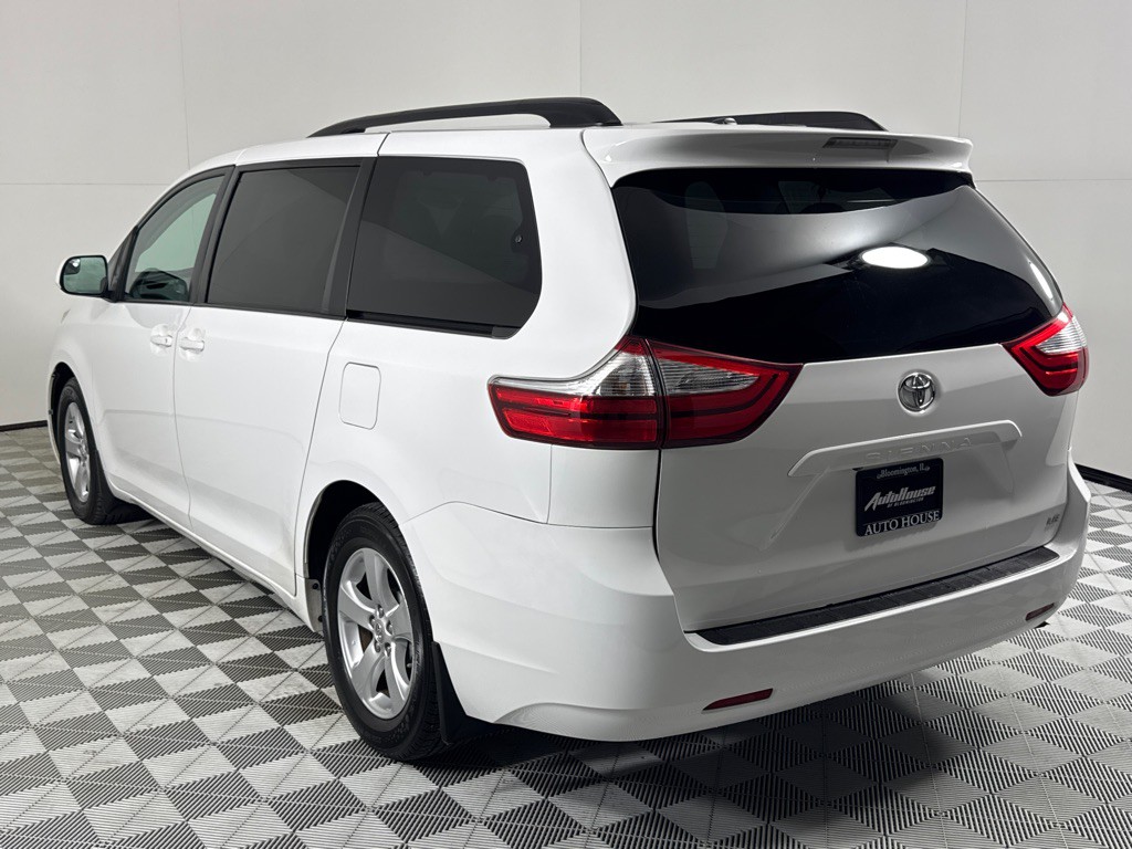 2017 Toyota Sienna Image 7