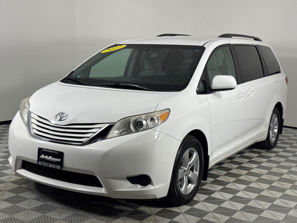 2017 Toyota Sienna Image 10