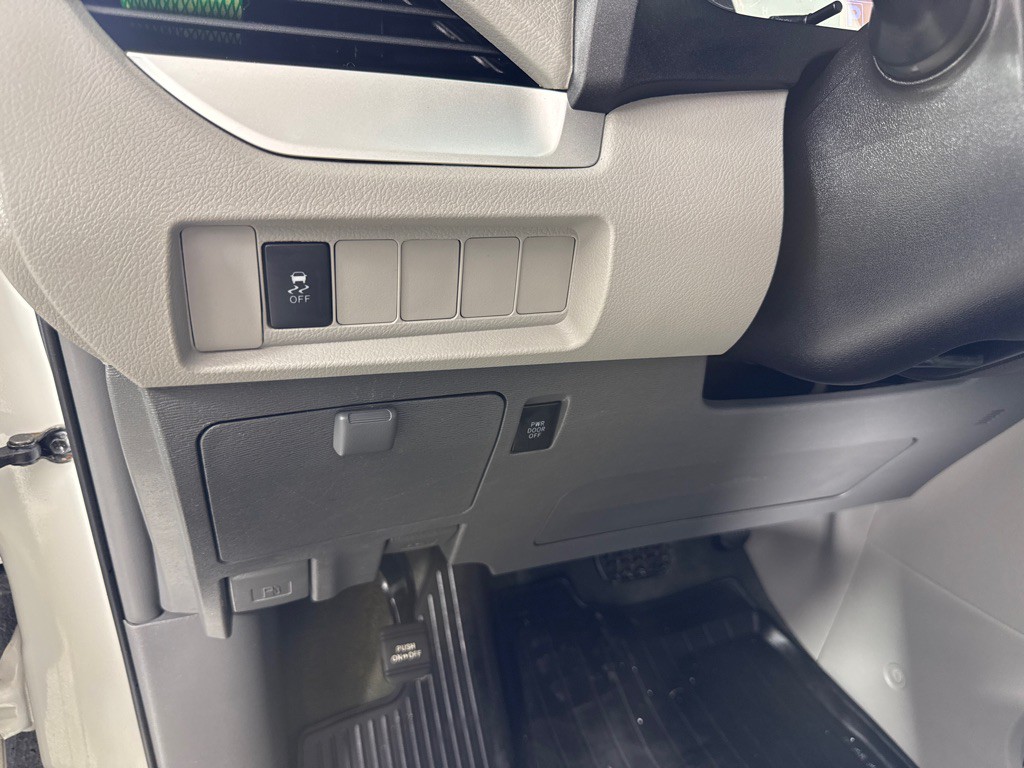 2017 Toyota Sienna Image 15