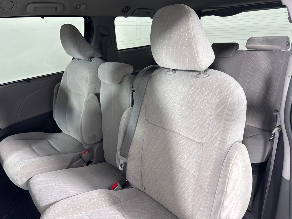 2017 Toyota Sienna Image 21