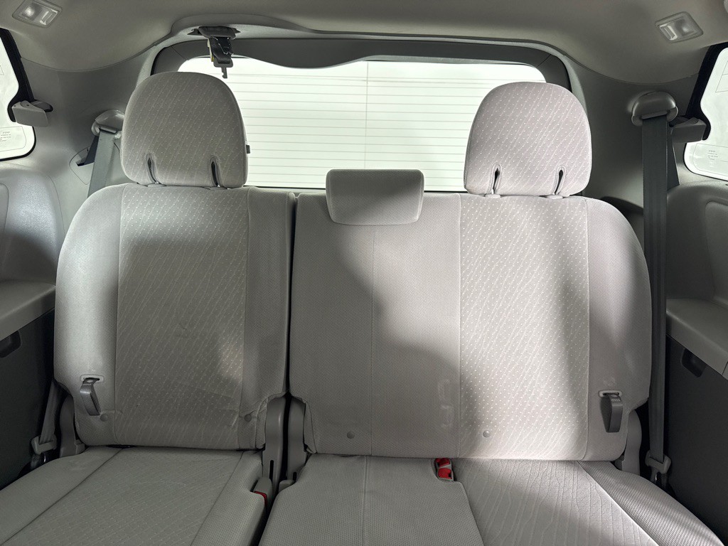 2017 Toyota Sienna Image 22