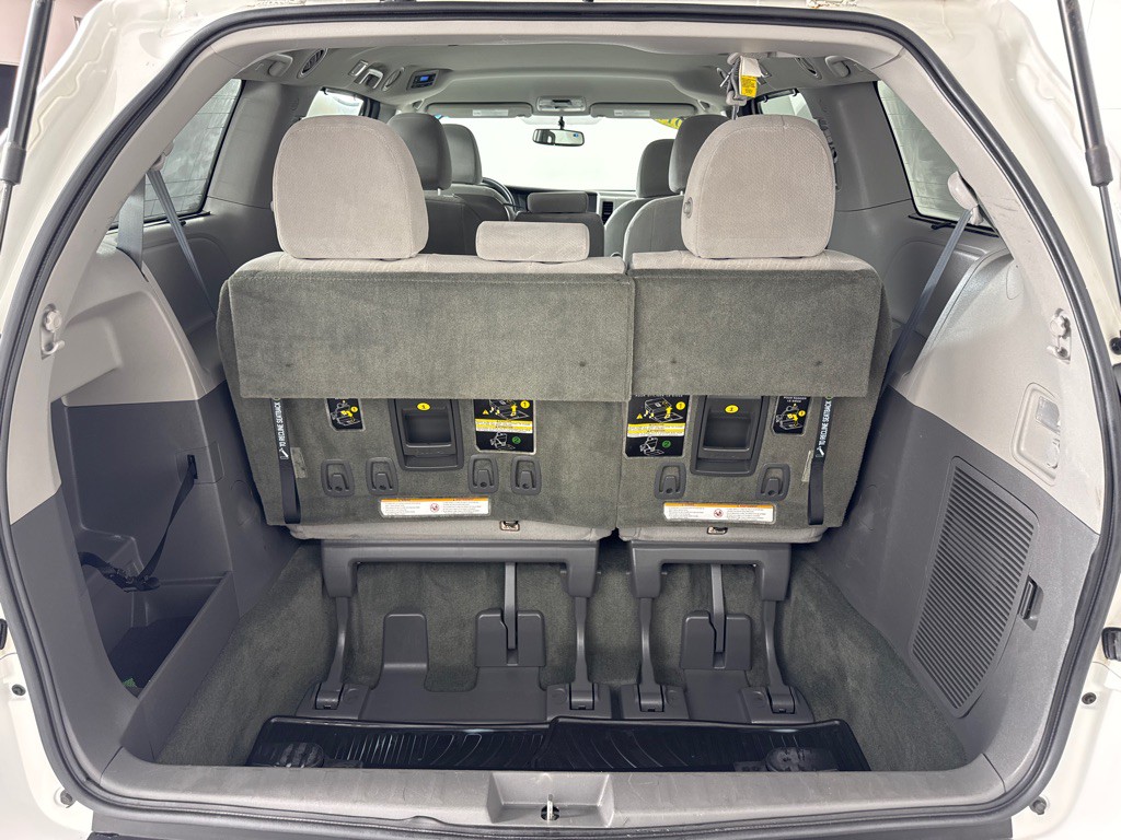 2017 Toyota Sienna Image 23