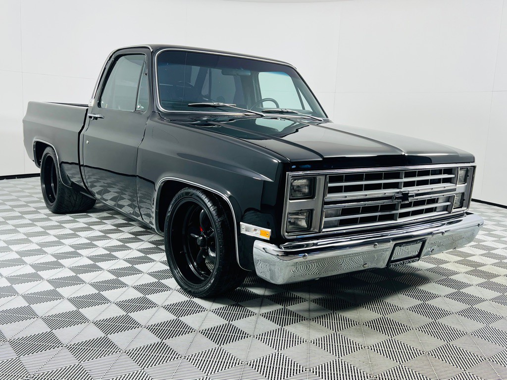 1985 Chevrolet C/K 10 Image 2