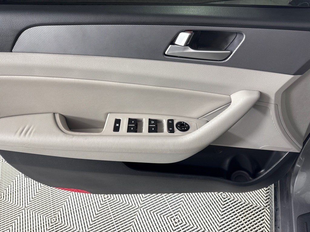 2017 Hyundai Sonata Image 12