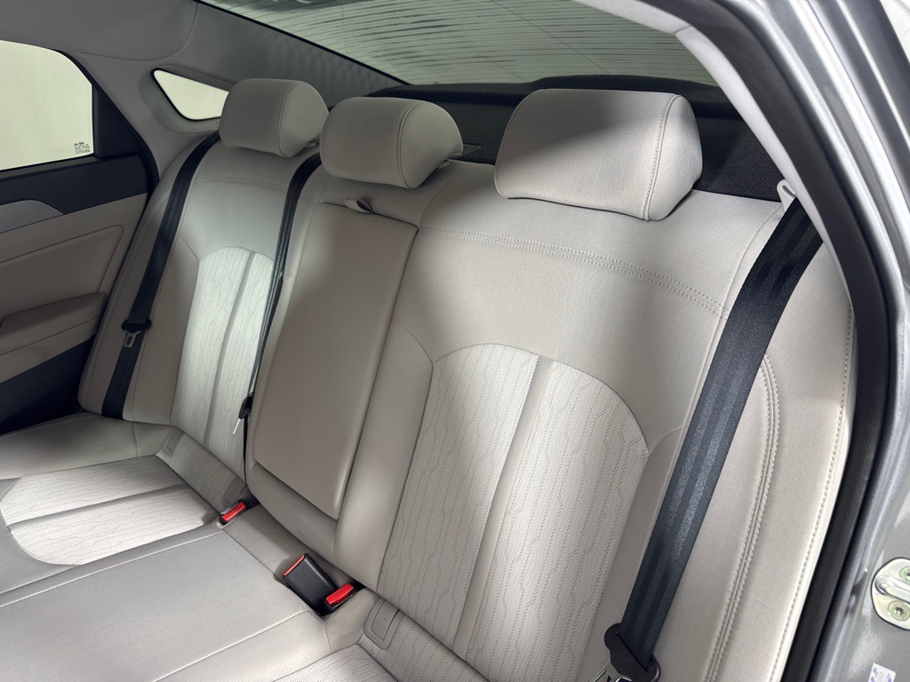2017 Hyundai Sonata Image 21
