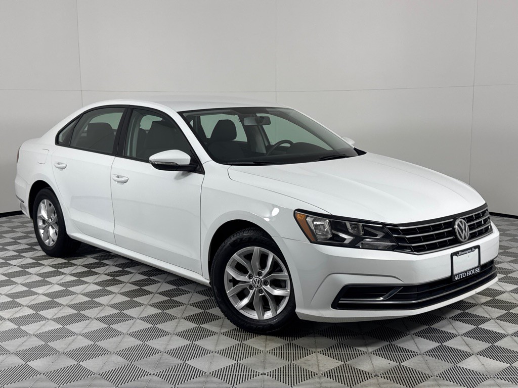 2018 Volkswagen Passat Image 2
