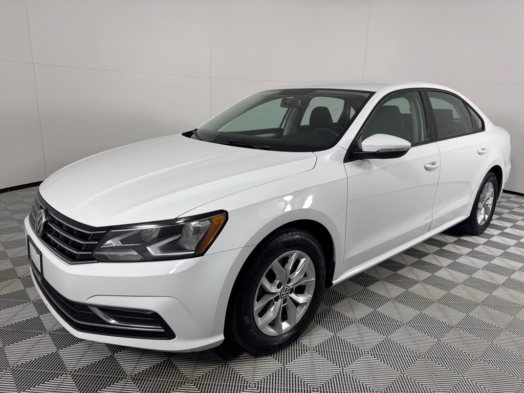 2018 Volkswagen Passat Image 9