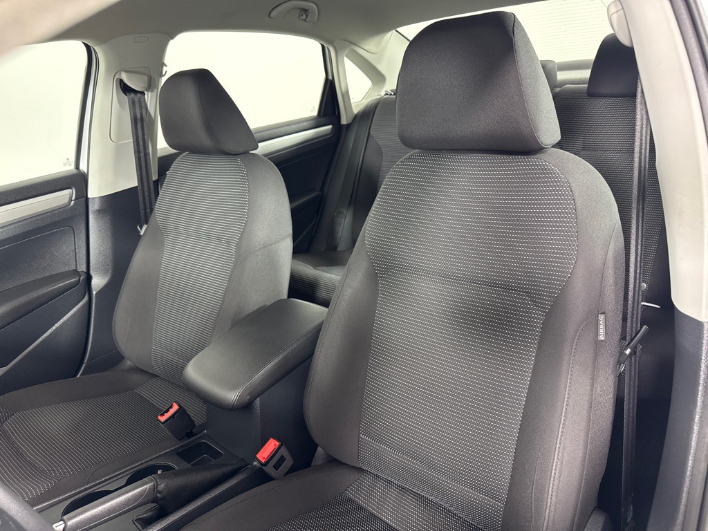 2018 Volkswagen Passat Image 14