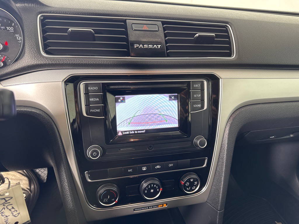 2018 Volkswagen Passat Image 18