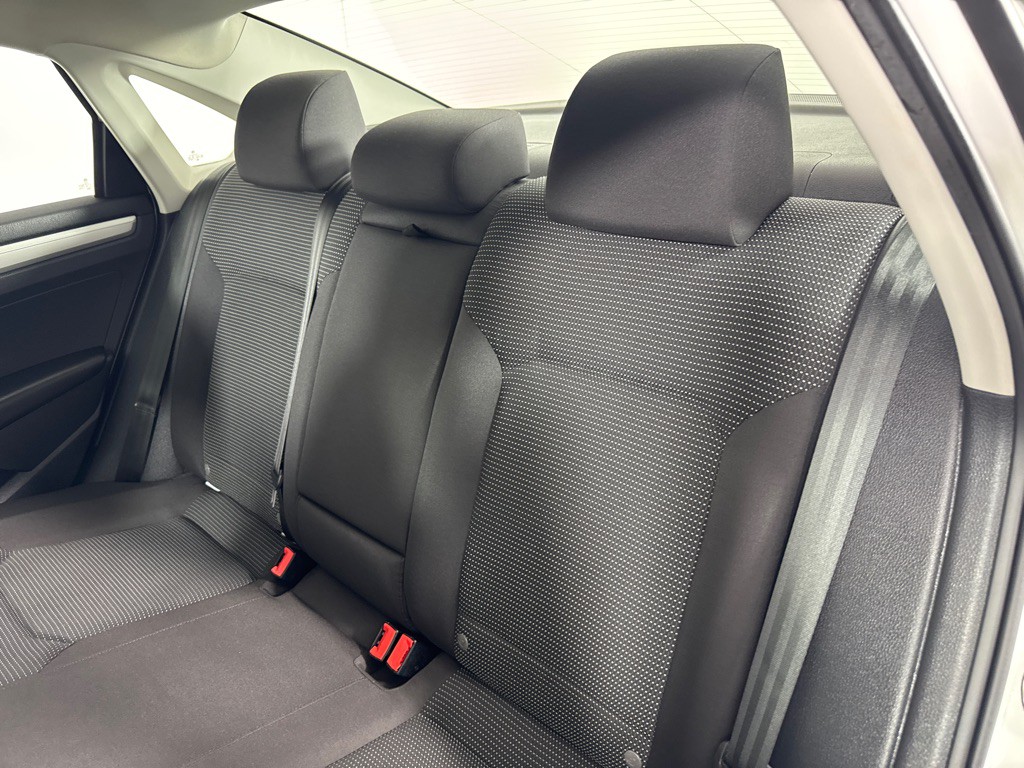 2018 Volkswagen Passat Image 21