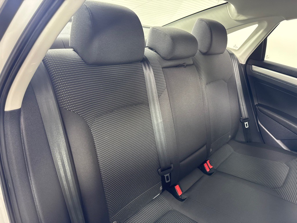 2018 Volkswagen Passat Image 23