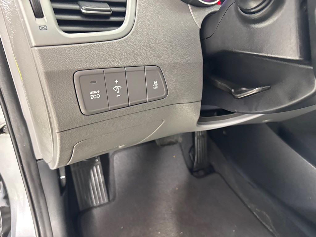 2016 Hyundai Elantra Image 13