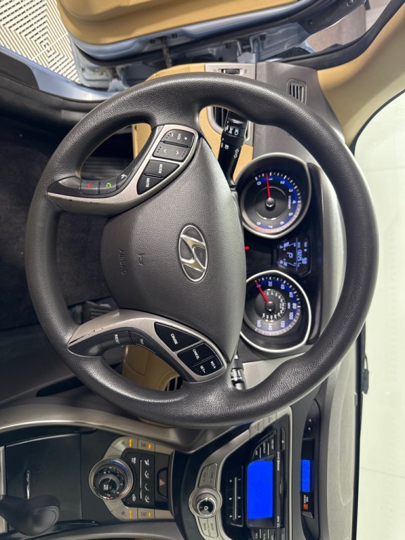 2013 Hyundai Elantra Image 14