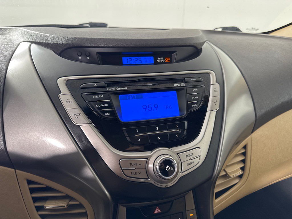 2013 Hyundai Elantra Image 15