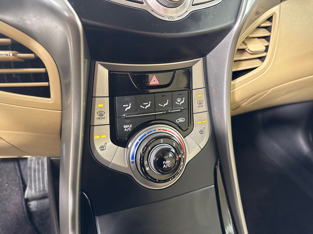 2013 Hyundai Elantra Image 16