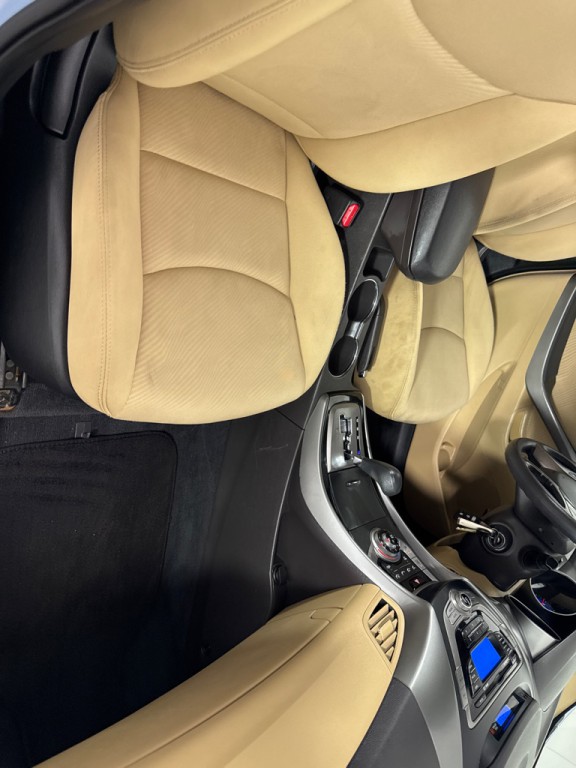 2013 Hyundai Elantra Image 21