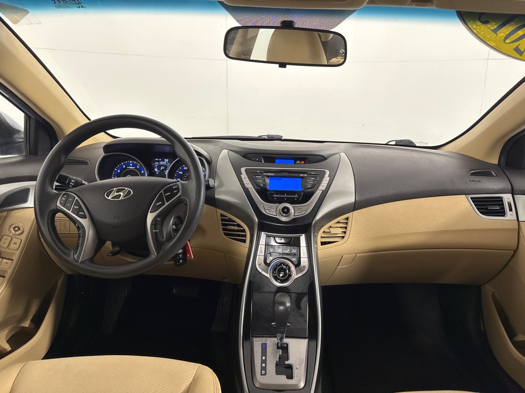 2013 Hyundai Elantra Image 23