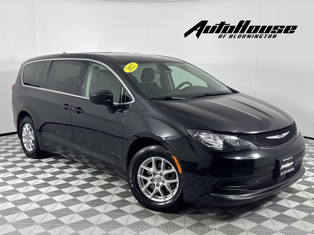 2022 Chrysler Voyager Image 1