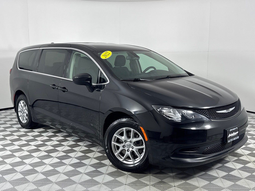 2022 Chrysler Voyager Image 2