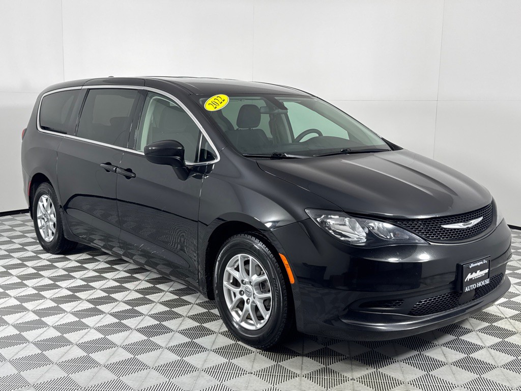 2022 Chrysler Voyager Image 3