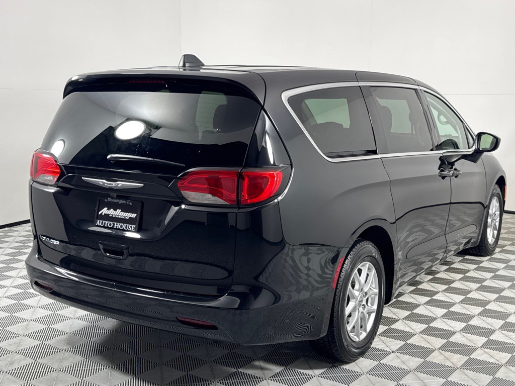 2022 Chrysler Voyager Image 5