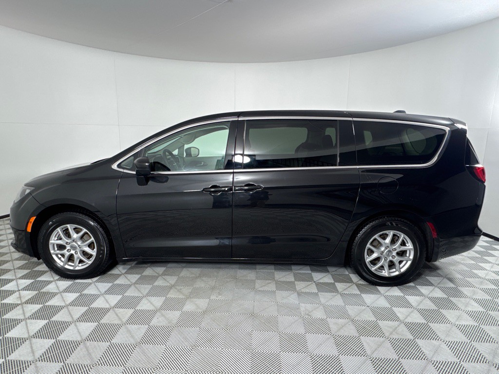 2022 Chrysler Voyager Image 9