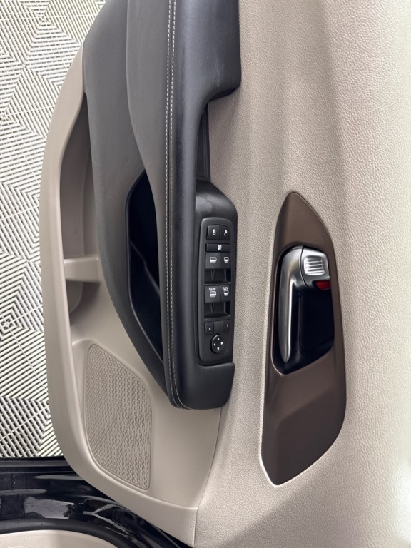 2022 Chrysler Voyager Image 12