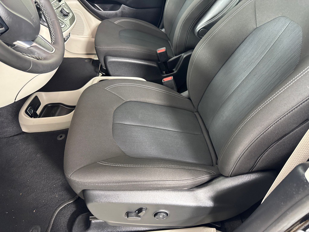 2022 Chrysler Voyager Image 13