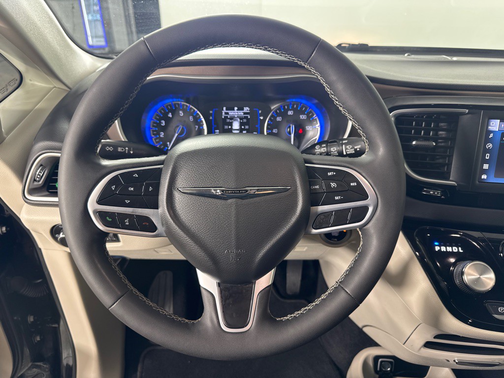 2022 Chrysler Voyager Image 16