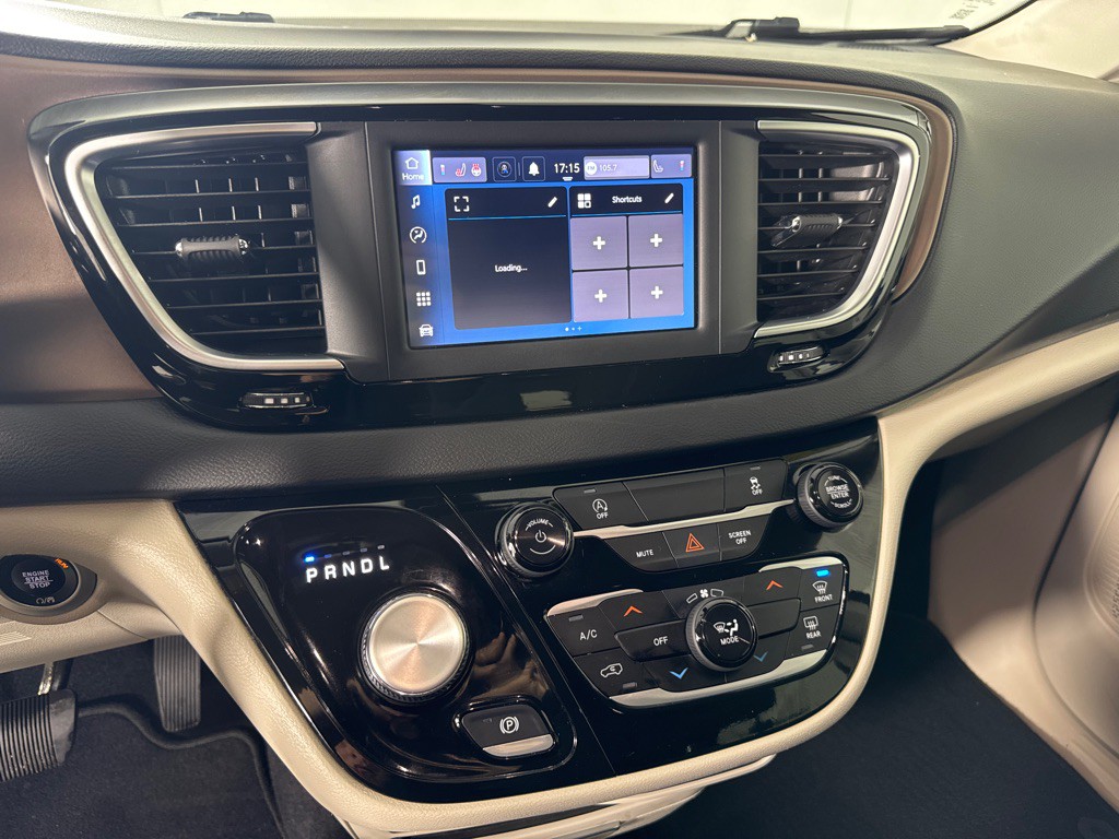 2022 Chrysler Voyager Image 17