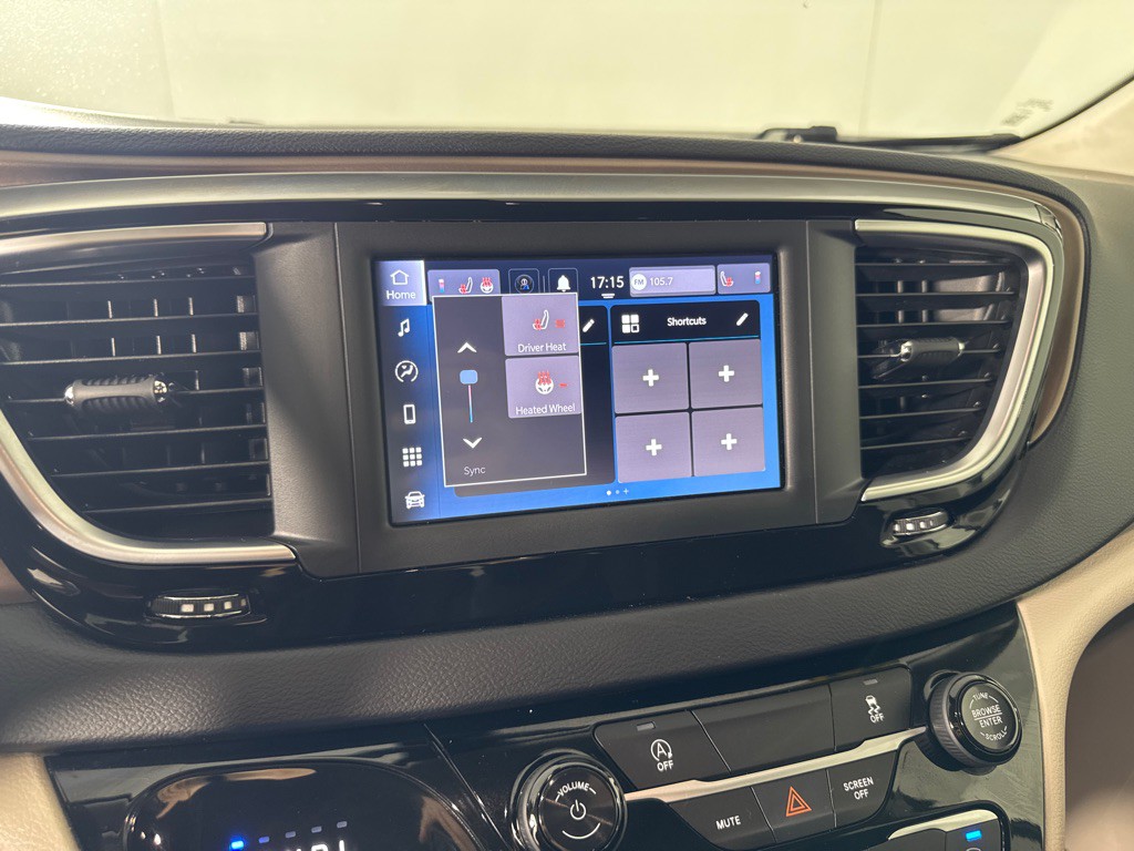 2022 Chrysler Voyager Image 18