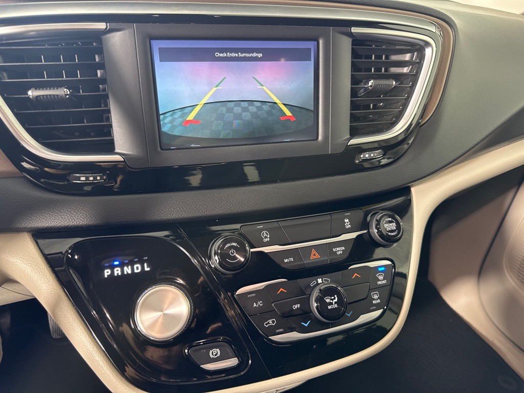 2022 Chrysler Voyager Image 19