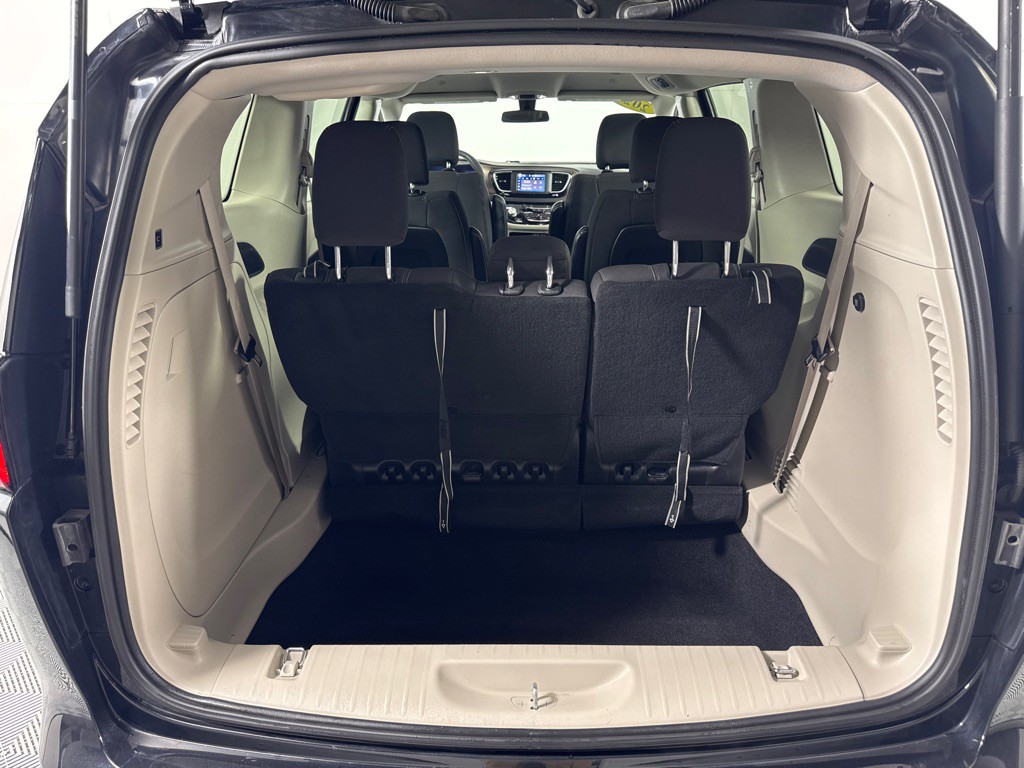 2022 Chrysler Voyager Image 24