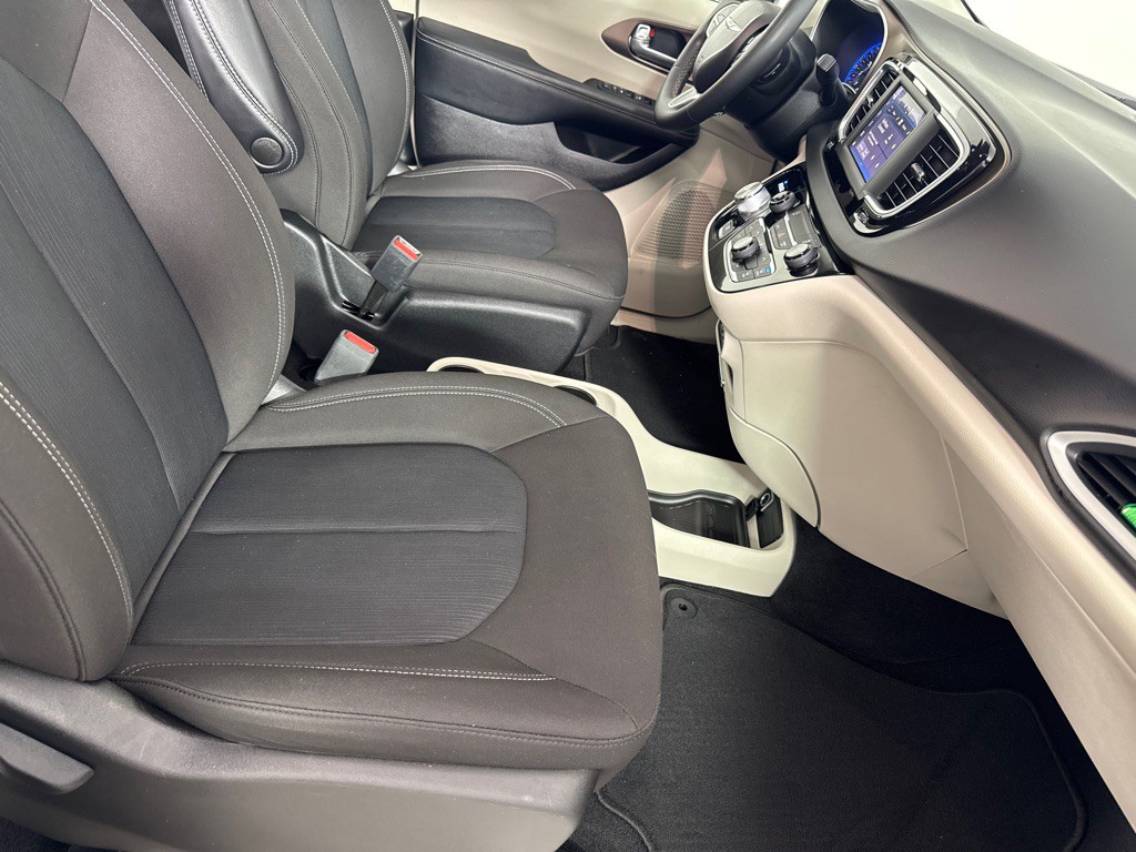 2022 Chrysler Voyager Image 27