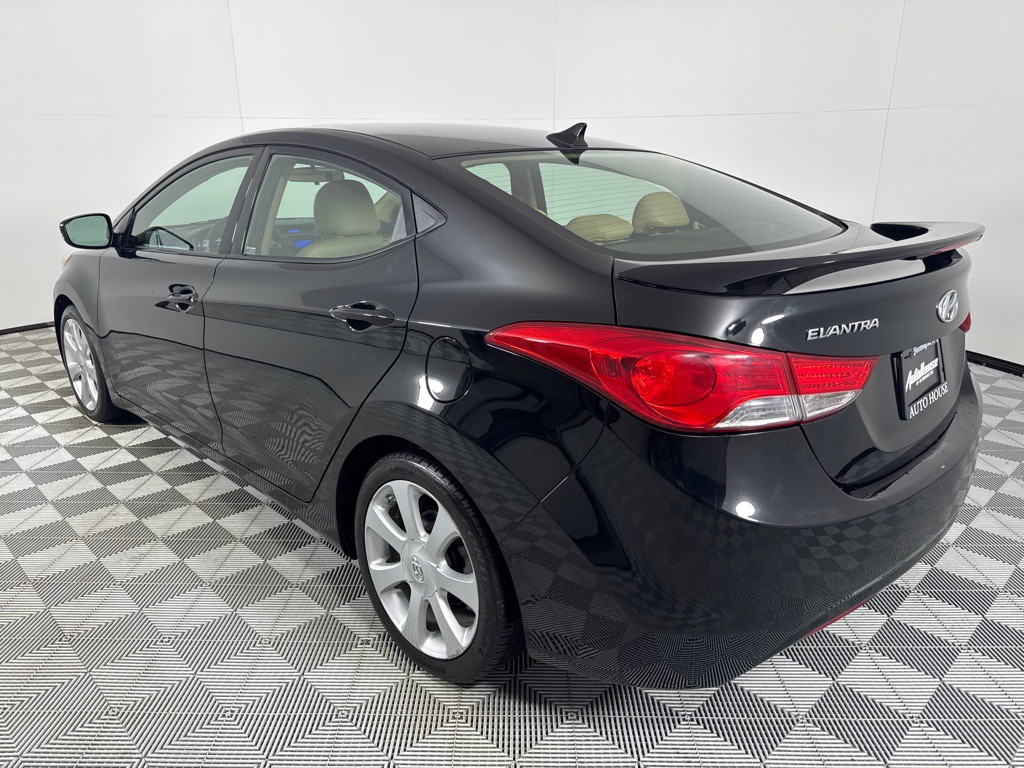 2013 Hyundai Elantra Image 8