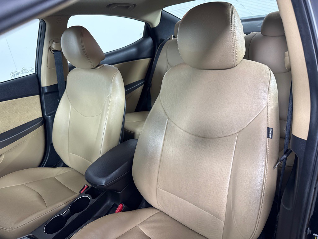 2013 Hyundai Elantra Image 15
