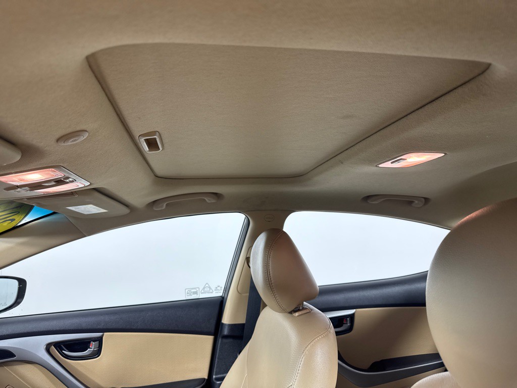 2013 Hyundai Elantra Image 16