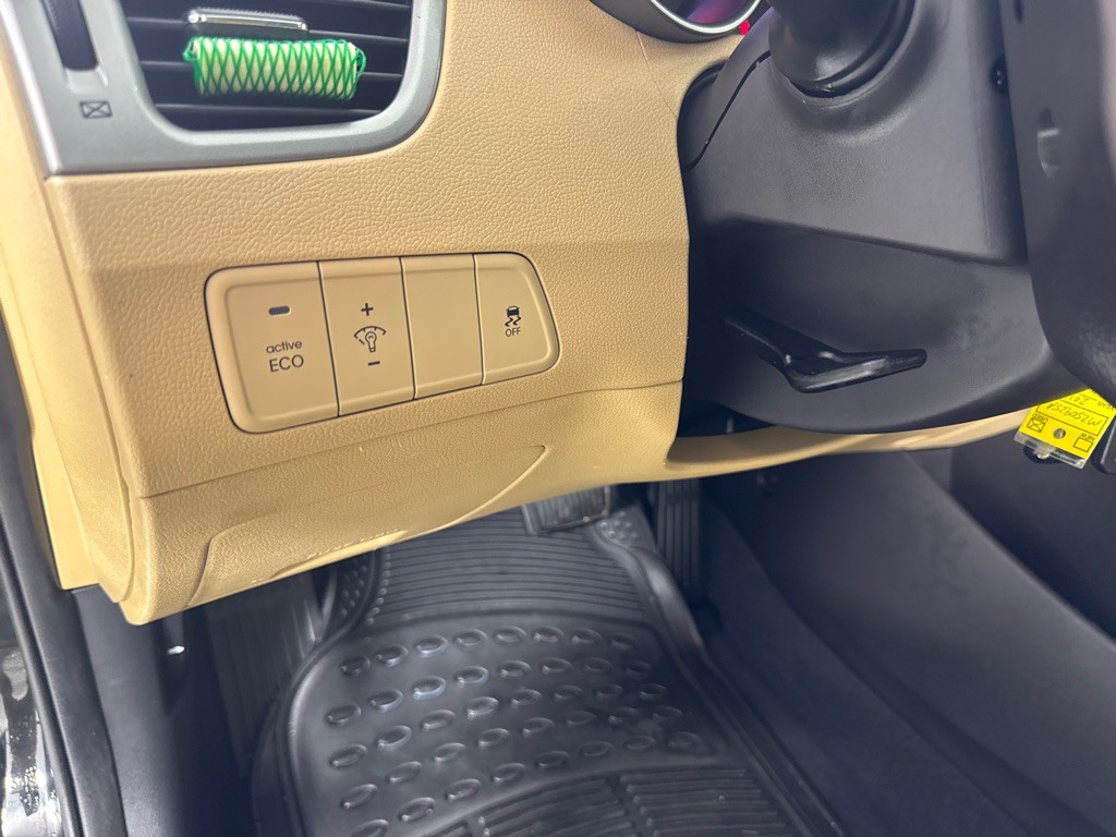 2013 Hyundai Elantra Image 17