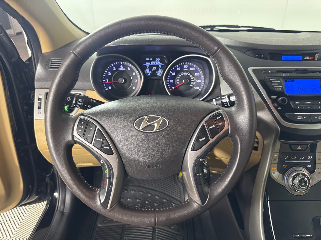 2013 Hyundai Elantra Image 18