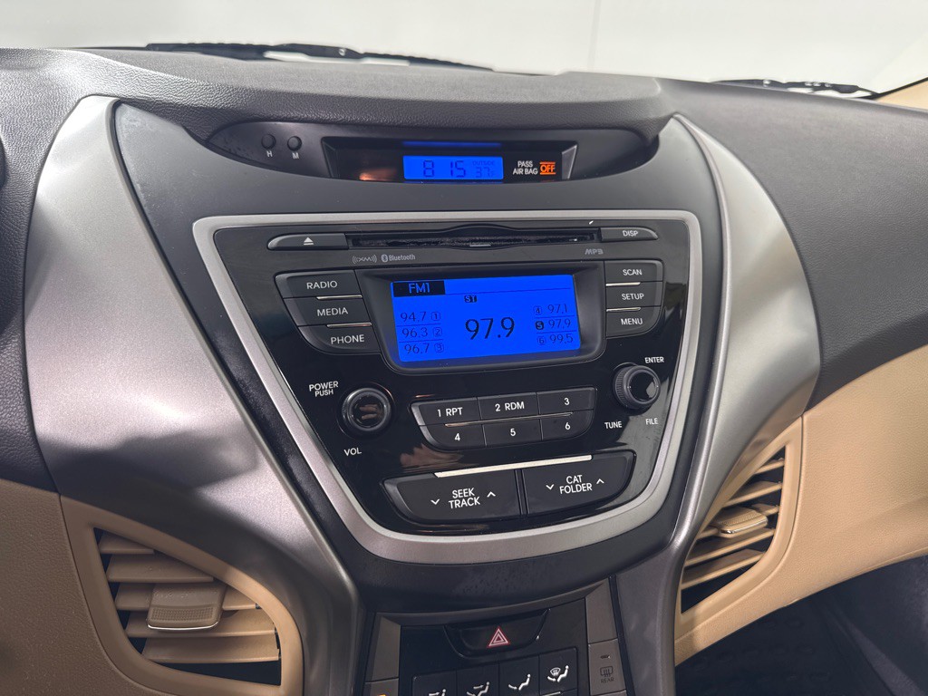 2013 Hyundai Elantra Image 19