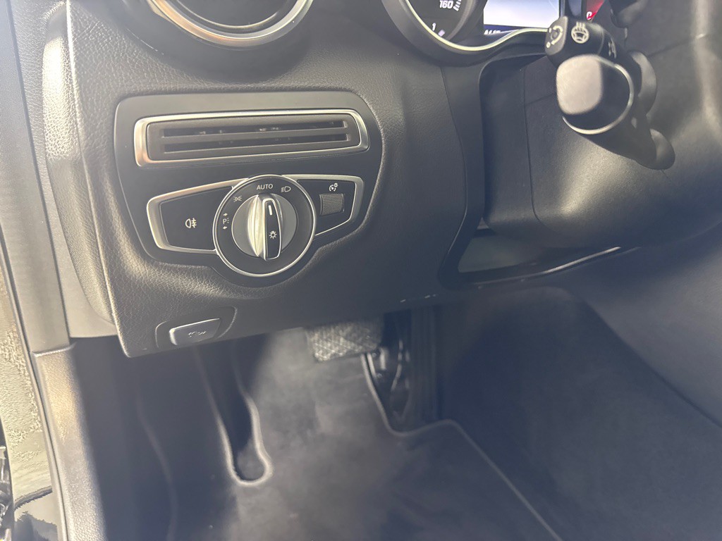 2018 Mercedes-Benz C-Class Image 17